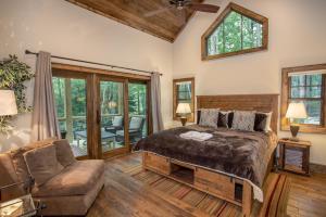 Red Bird Retreat at Eagles Nest
