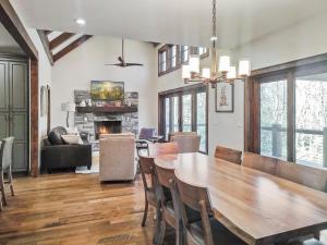 Red Bird Retreat at Eagles Nest
