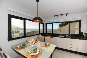 Casa Exclusiva com Piscina e Vista Mar - PLH009