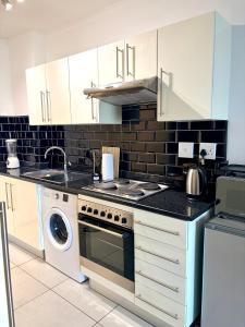 Bela Luxury Suite-Near Wernhill