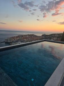 La Dolce Villa Luxury Penthouse with Rooftop Pool & Sea View