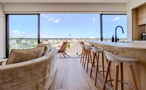 2BR Penthouse Private Rooftop Pool Near 5th Ave