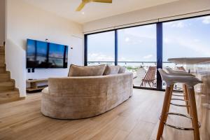 2BR Penthouse Private Rooftop Pool Near 5th Ave