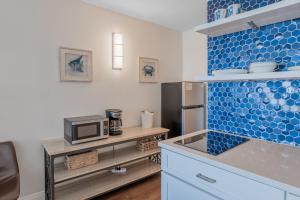 Beautifully Updated Ocean Front King Suite! Sea Mist Resort 20806 - Perfect for 2-4 guests!