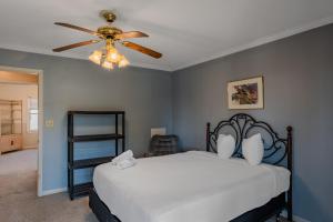 3 Bedroom Beach House! Quick Drive to Beach! 508A Rosemary Lane