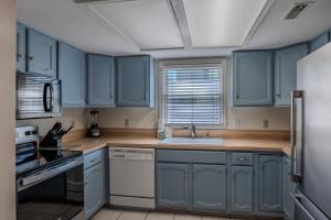 3 Bedroom Beach House! Quick Drive to Beach! 508A Rosemary Lane