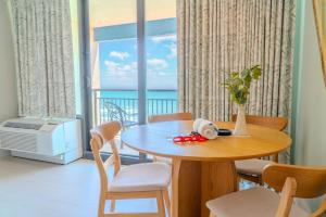 2 Bedroom Oceanfront Condo with Separate Entrances! Ocean Reef 50&509