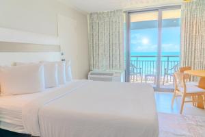 2 Bedroom Oceanfront Condo with Separate Entrances! Ocean Reef 50&509