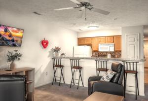 Charming Golf Getaway! River Oaks 19E