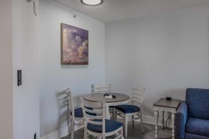 Charming 1 BR Oceanview Condo for 4! Ocean Reef 825
