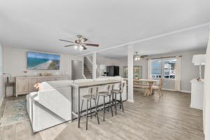 Tides Like These - Gorgeous 6 Bedroom Elite Beach Home! Pet Friendly!