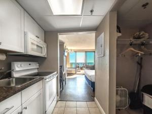 Oversized Balcony-Ocean Front Studio at Caravelle! 513