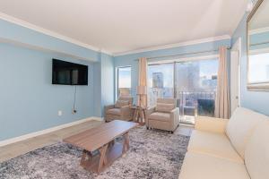 Ocean View 2 Bedroom Apartment with Great Views! Palace Resort 413