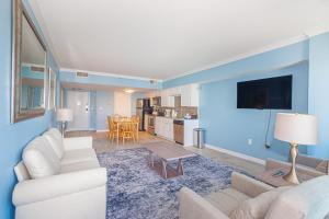 Ocean View 2 Bedroom Apartment with Great Views! Palace Resort 413