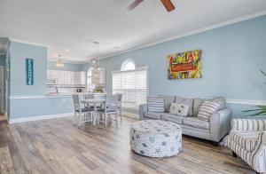 Spacious 2 BR Condo with Golf Course Views! Magnolia Place 202
