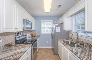 Beachside Escape with Private Hot Tub and Free Golf Cart Use-Steps from the Beach! The Mayflower