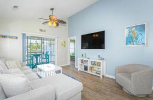 Beachside Escape with Private Hot Tub and Free Golf Cart Use-Steps from the Beach! The Mayflower