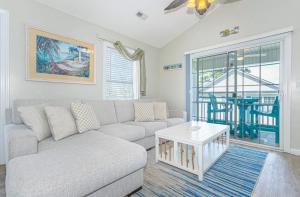 Beachside Escape with Private Hot Tub and Free Golf Cart Use-Steps from the Beach! The Mayflower