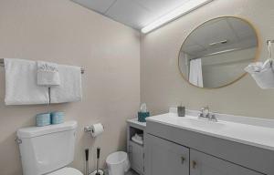 Sleek and Modern Double Queen Suite! Ocean Views- Sea Mist 51209