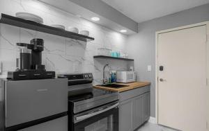 Sleek and Modern Double Queen Suite! Ocean Views- Sea Mist 51209