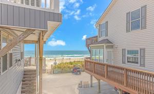 Spectacular and Spacious 7 BR Ocean Lakes House! Steps from the Beach- 1171