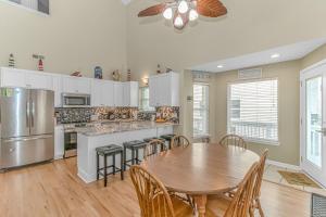 Stunning Ocean Lakes Beach House- Arcade Games and More! 1076