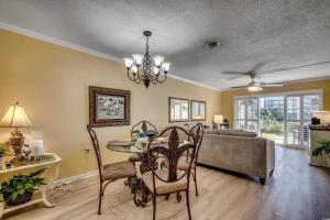 2 Bedroom Condo - Just Blocks from the Beach! Dunes Crest A-2