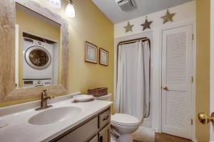 2 Bedroom Condo - Just Blocks from the Beach! Dunes Crest A-2