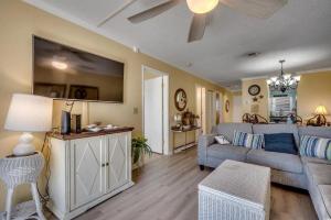 2 Bedroom Condo - Just Blocks from the Beach! Dunes Crest A-2