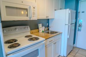 Beautifully Updated King Suite-Spectacular Oceanfront Views! Caravelle 1514