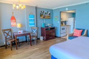Beautifully Updated King Suite-Spectacular Oceanfront Views! Caravelle 1514
