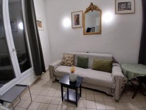 Gorgeous appartement,gare Montparnasse 1 minute,5 minute Eiffel tour and Louvre meusm ,amusing place