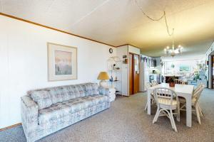 Sea Terrace 809