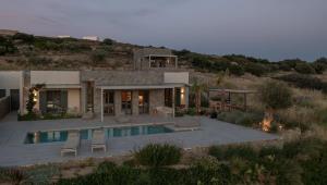 37North Neotraditional Villa with Breathtaking Sunset View