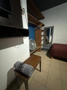 Habitacion en casa por el aeropuerto