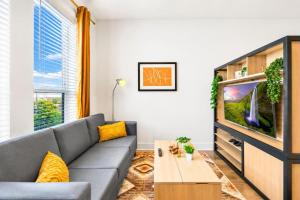 Sleek DT Suite Rooftop, Pool, Gym Access