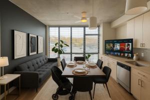Elegant 2BR High-Rise Stay Downtown Birmingham 20