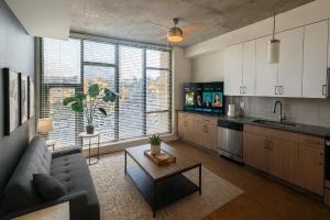 Elegant 2BR High-Rise Stay Downtown Birmingham 20