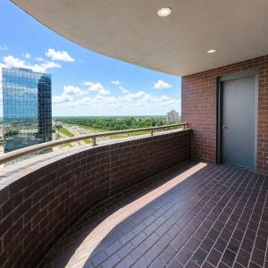 Luxury Apartment with Balcony
