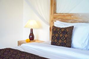 Dana Guest House with Rice Field View
