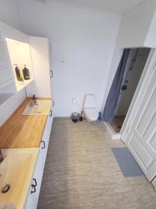 2 bedroom apartment with Free private parking