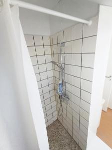 Bright Double Room 7 with free parking