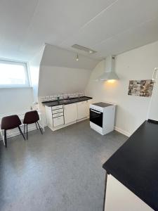Bright Double Room 7 with free parking