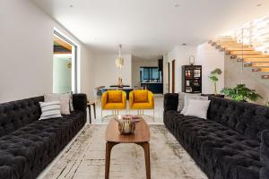 Private La Roma House with Rooftop & Firepit