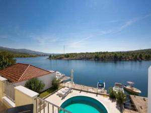 Cosy balcony apartment in Obrovac