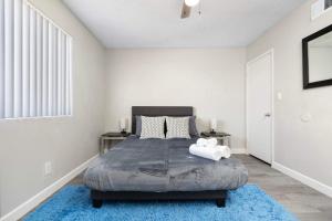 2BR Charming Mesa Stay Sleeps 4 Near Downtown