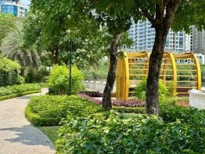 Stylish Modern Apartment Near National Convention Center Green Bay Hanoi