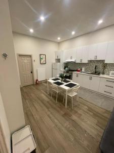 Queen St Prime AC Suite, Walk to FIFA Fan Zone, BMO Field, Toronto Stadium, Fifa Matches and After Festival, CN Tower and Harbourfront