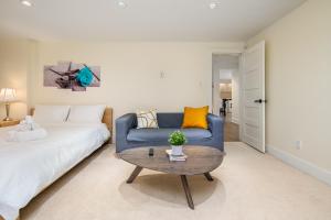 Tranquil Garden Level Retreat near UBC & Airport