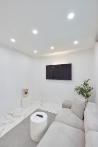2bedroom 1bathroom hongdae area